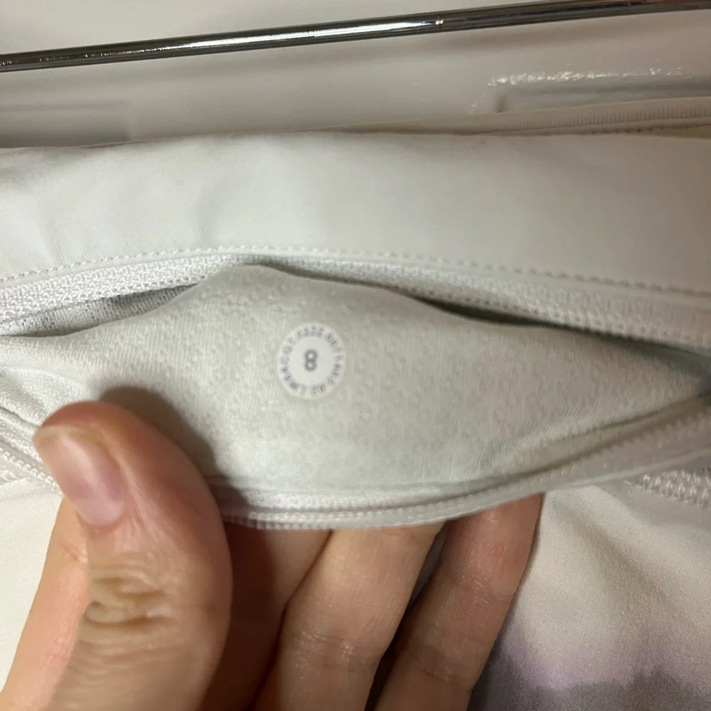Lululemon Athletica White and Gray Skirt 8 reposhing bc I bought the wrong size - Picture 11 of 16
